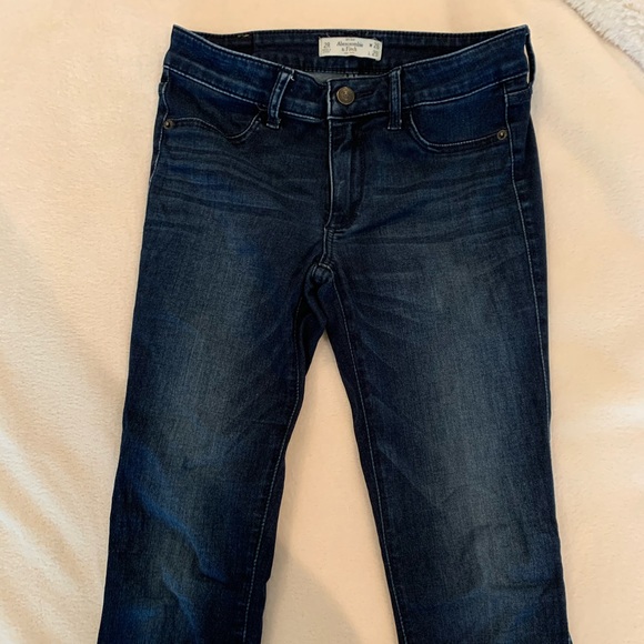 Abercrombie Dark Wash Blue Jeans Size 2 - Picture 1 of 4